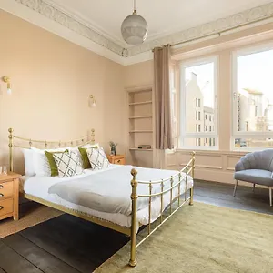 Spacious 2br Leith Edinburgh