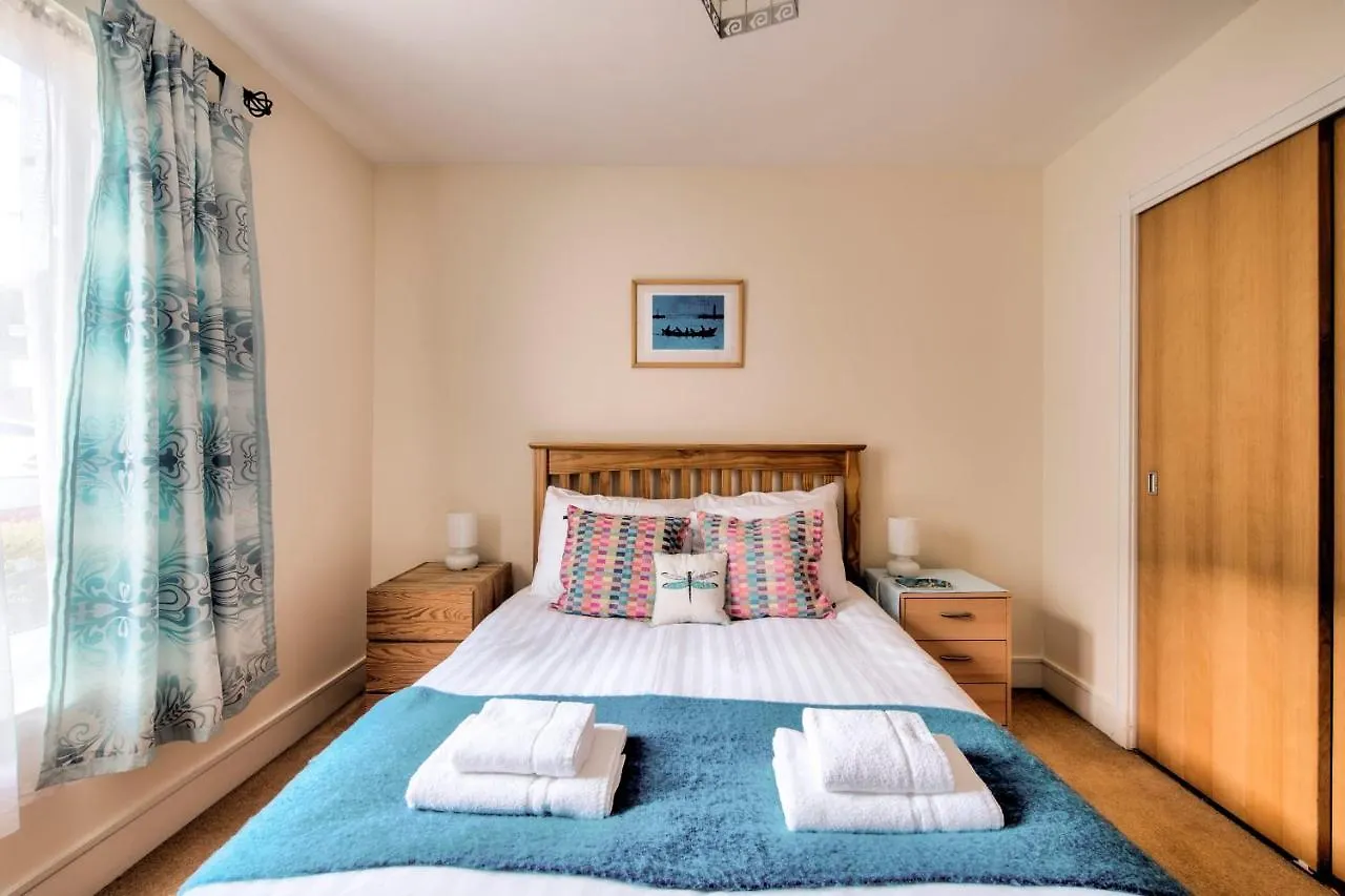 Guestready - Bright Spacious 2Bdr Flat Edinburgh 0*,  United Kingdom