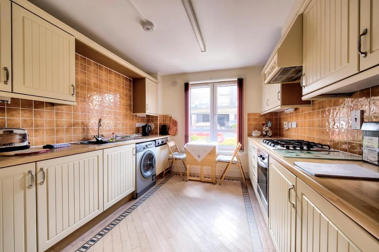 Guestready - Bright Spacious 2Bdr Flat Edinburgh Apartment