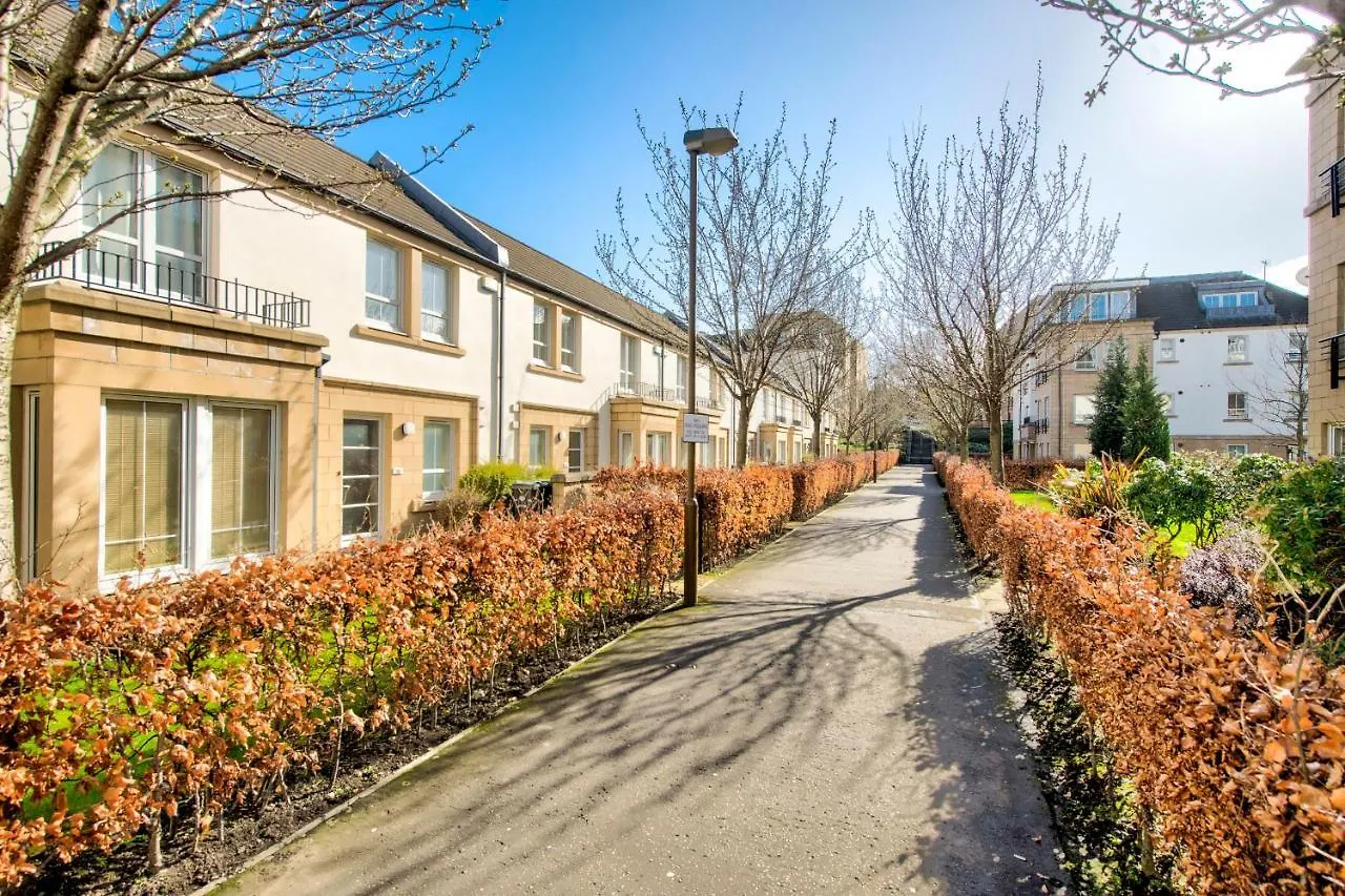 Guestready - Bright Spacious 2Bdr Flat Edinburgh Apartment